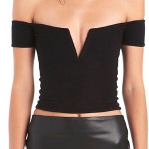 AYAI OFF SHOULDER V CUT TOP